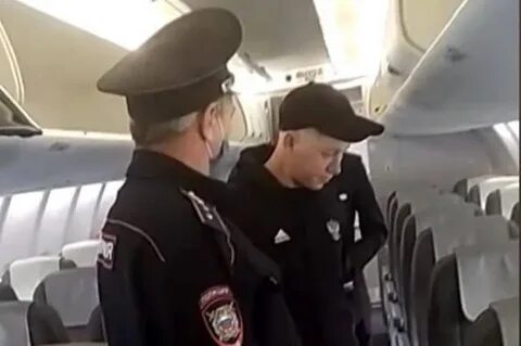 Курил в самолете