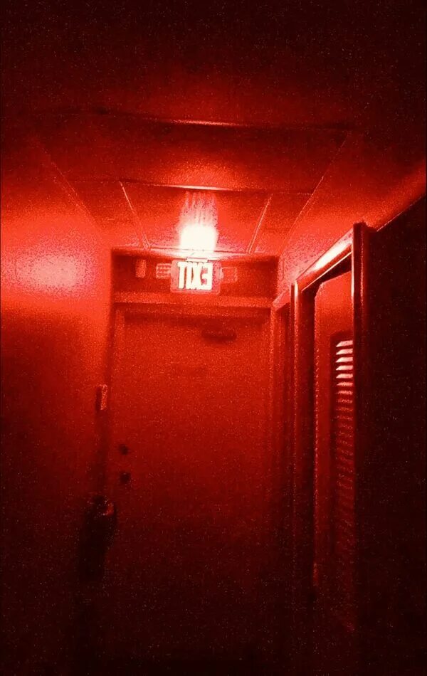 Backrooms run for your life. Backrooms run for your life. Backrooms уровень 4000. Backrooms майнкрафт. Run for your life.