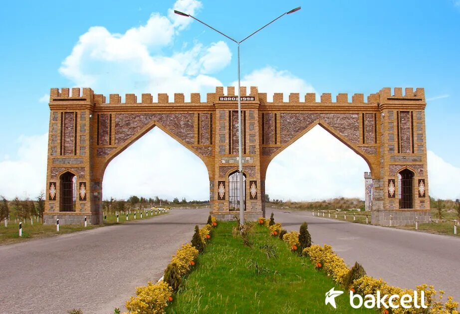 Berde hava. Мавзолей гарабаглар. Berde hava. Товуз азербайджан парк. Berde.