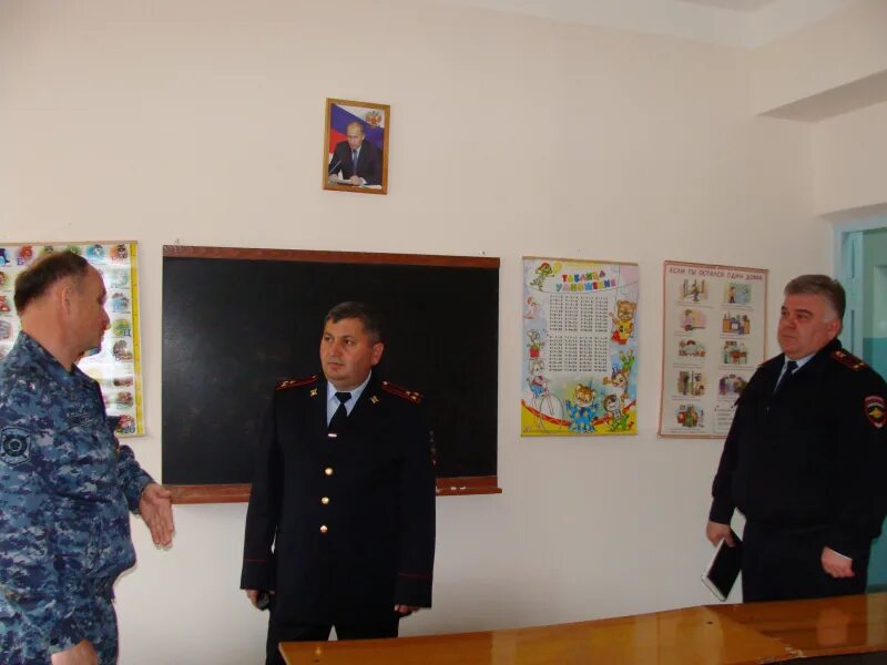 Попов владимир владимирович участковый 89997440045. Рапорт на охрану общественного порядка мвд. Начальник полиции новопокровского района. Керефов роберт хатуевич должность 2019. Лучинин андрей николаевич киров.