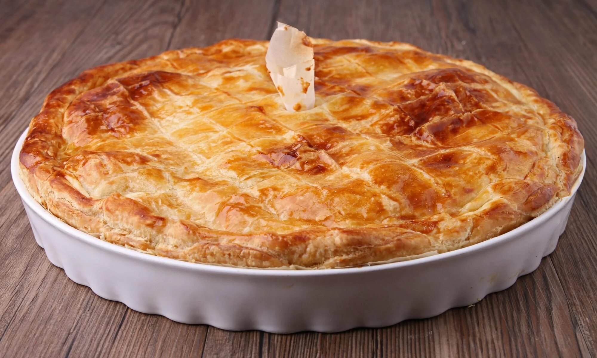 Как называется пирог с курицей. Пироги. пирог с капустой. красивый мясной пирог. пирог с курицей.