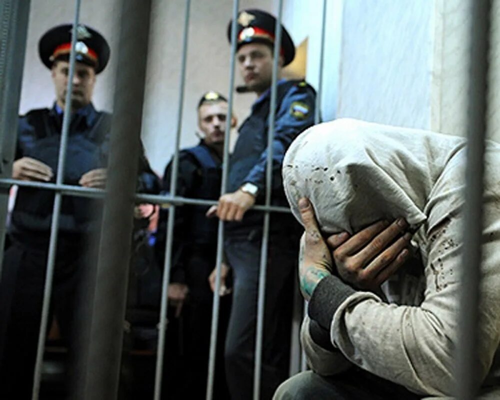На определенный срок пожизненное лишение. Пожизненное лишение свободы. пожизненные преступники. люди пожизненно лишенные свободы.