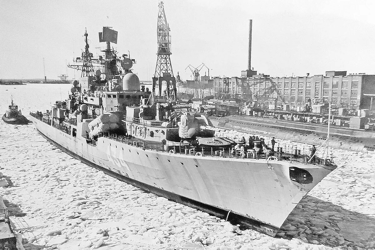 эсминцы англии первой мировой. первый эсминец. эскадренный миноносец 1 мировой войны. миноносец батум 1890. корабль новик миноносец.