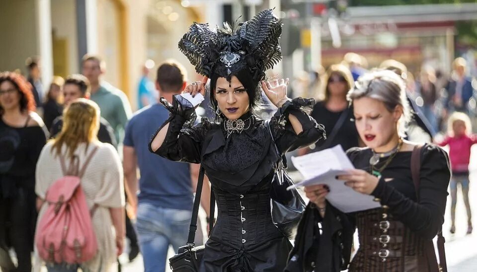 Фестиваль готической музыки и культуры в лейпциге. Готические фестивали в россии. Готический фестиваль (wave gotik treffen). Вейв готик треффен 2020. Готы молодежь.