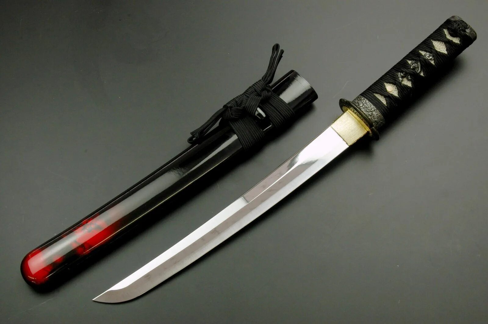 Короткий японский меч. Катана вакидзаси и танто. Мороха-дзукури. Танто мороха—дзукури. Вакидзаси "черный дракон".