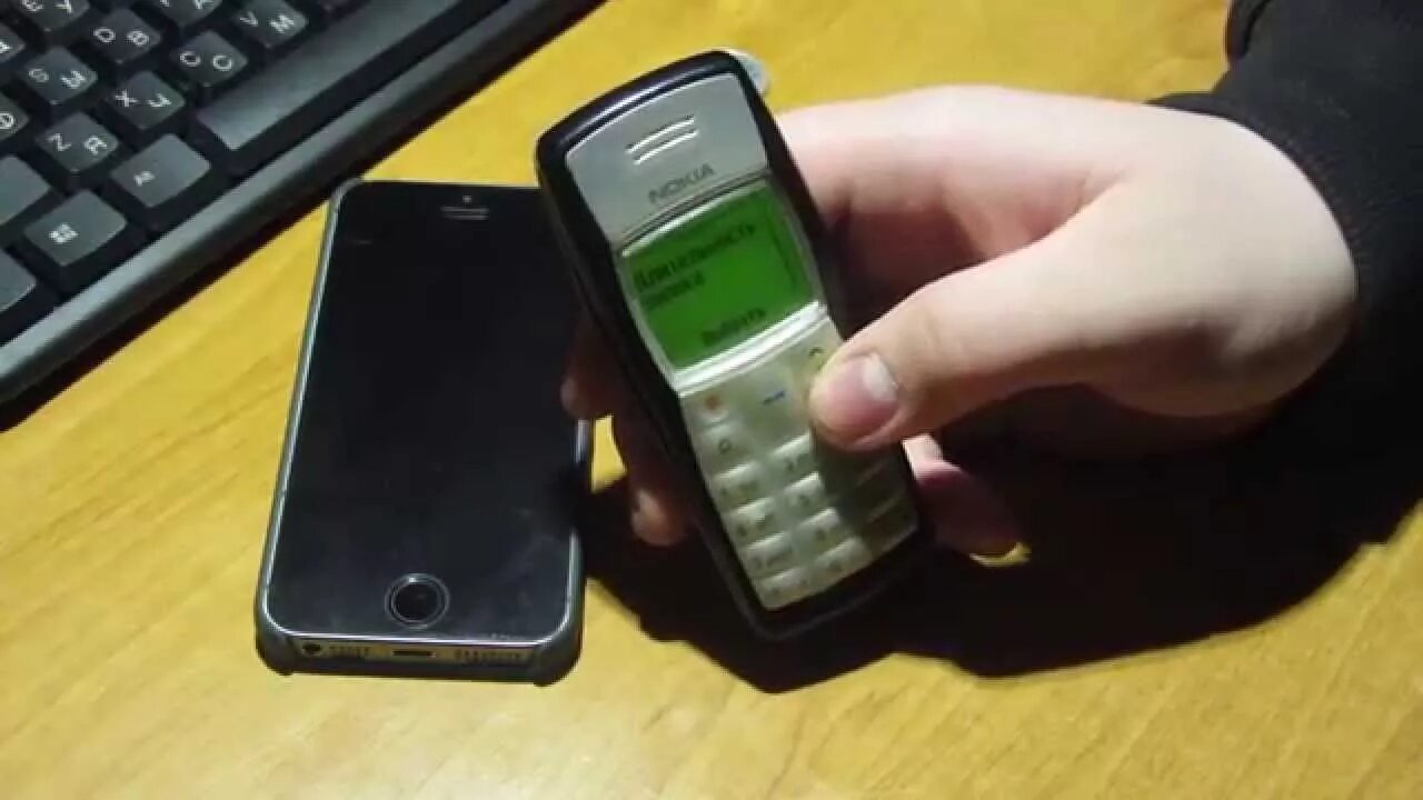 Нокиа 1100 кирпич. Nokia кирпич 3010. Nokia 1100 фонарик. Неубиваемый нокиа кирпич. Телефон кирпич после обновления