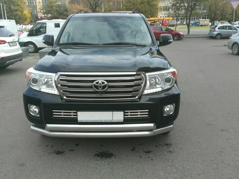 Крузер 200 купить с пробегом в москве. Тойота ландкрузер 200. Land Cruiser 200 2013. Тойота ленд Крузер 200 2013 года. Toyota Land Cruiser 200 Москва.