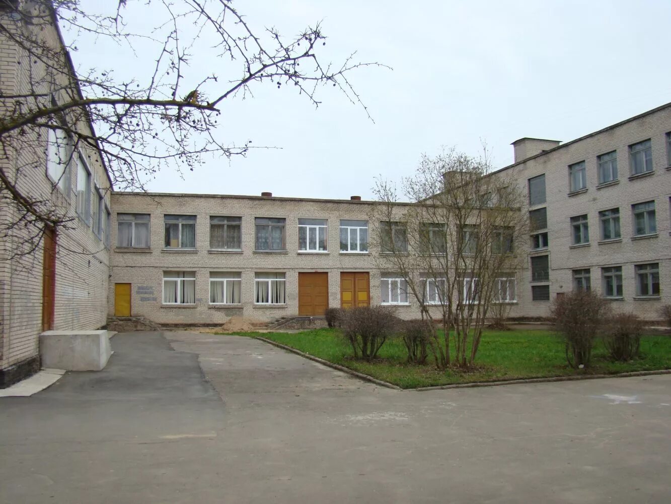 Город асбест 1 школа. Школа м. Школа м горького. Школа м горького. Школа м горького.