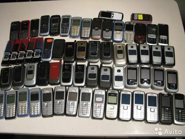Авито купить сотовый телефон. Много кнопочных телефонов. Б/У телефоны. Коллекция кнопочных телефонов. Коллекция старых телефонов.