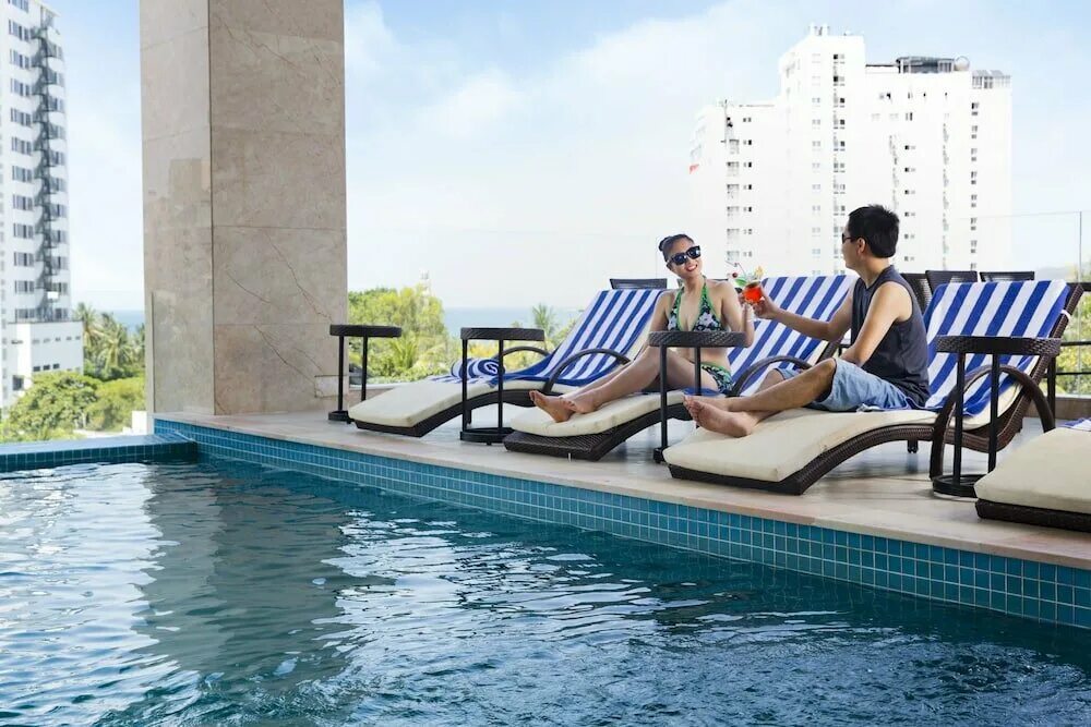 Лучший дендро. Вьетнам dendro gold. отель дендро голд нячанг вьетнам. dendro gold hotel 4*. вьетнам нячанг dendro gold hotel 4* девушка.