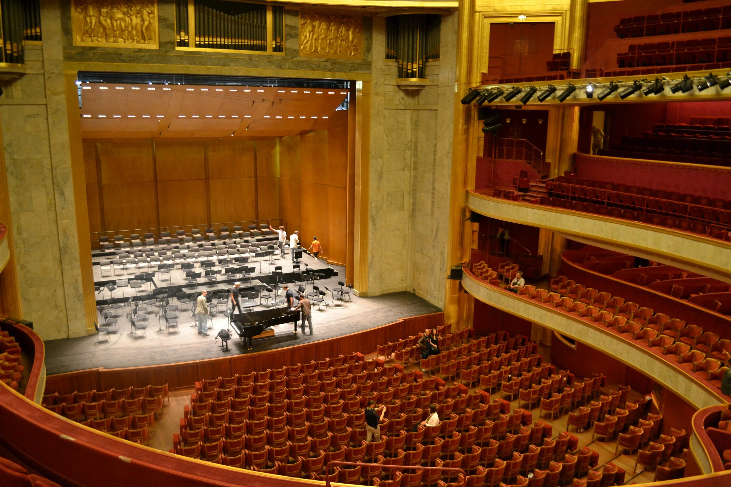 Le theatre. Театр Елисейских полей Огюст Перре. Театр Елисейских полей в Париже. Театр Елисейских полей в Париже зал. Театр Елисейских полей 1913.