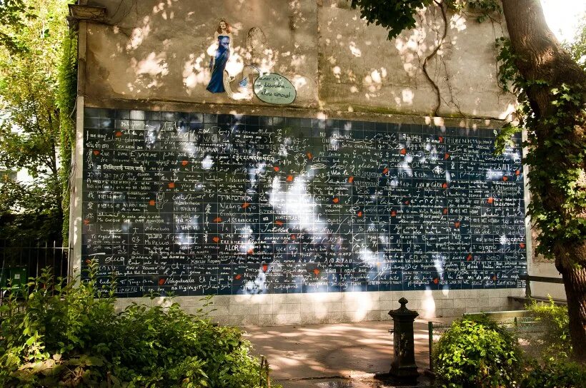 Плачущая стена в иерусалиме. 2000 в париже на монмартре появилась «стена любви». Стена виктора цоя в москве. Стена любви на монмартре. Культурный ландшафт великая китайская стена.