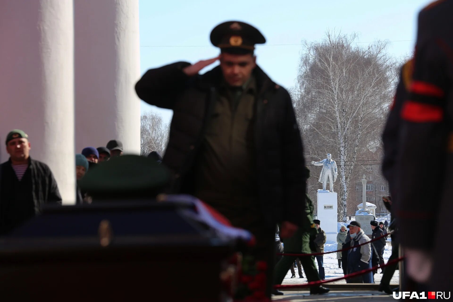 Семьям погибших военных. Гибель военнослужащих в Макеевке. В Макеевке военнослужащих.