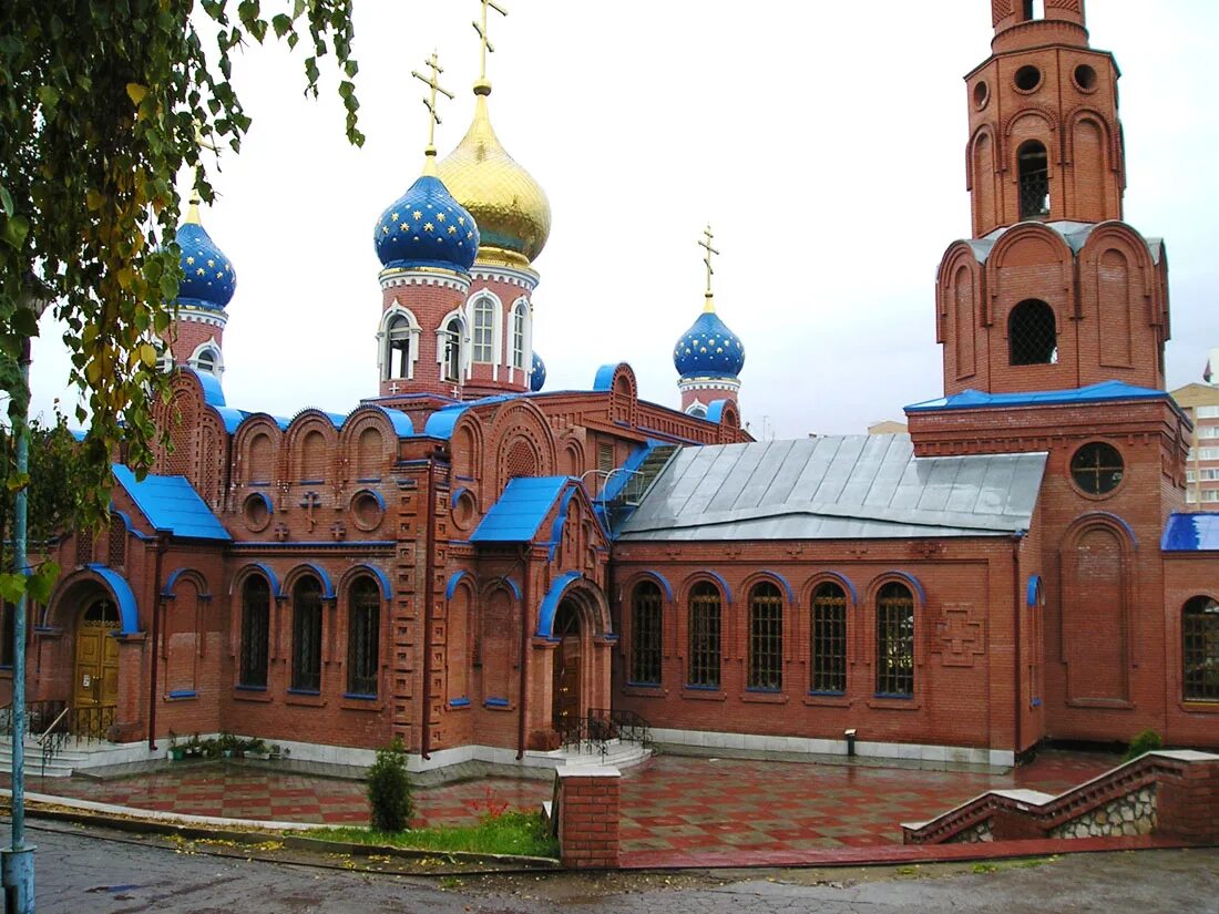 Свято воскресенский монастырь самара. Свято-Воскресенский мужской монастырь Самара. Славянск Свято Воскресенский храм. Свято-Воскресенский храм в Донецке.