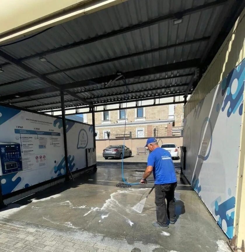 Мойщик посуды в кафе. Мойка авто самообслуживание. Посудомойщица в ресторане. Мытье посуды в ресторане. Автомойка самообслуживания.