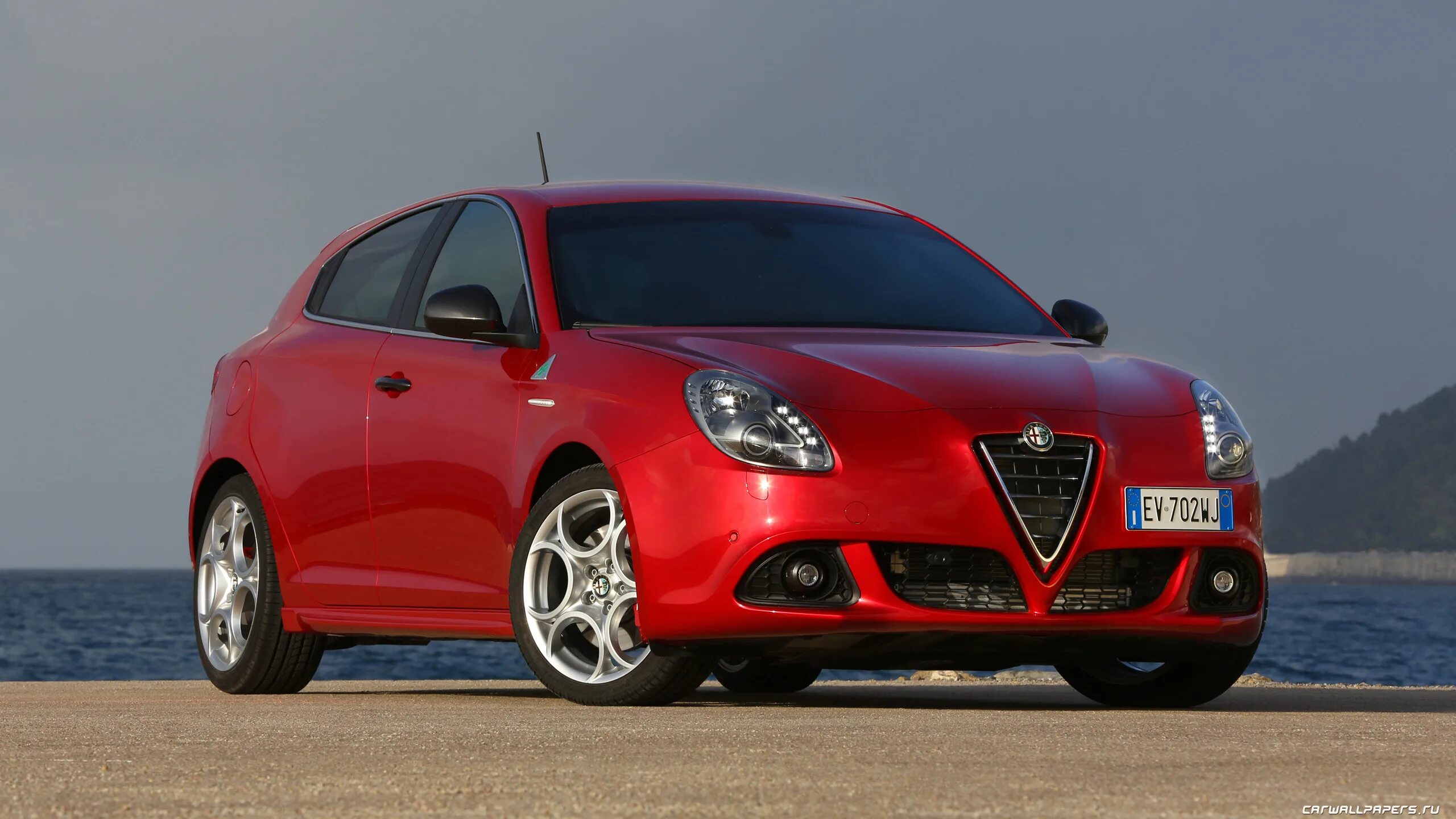 Альфа ромео авито. Alfa Romeo Giulietta. Alfa Romeo Giulietta QV. Alfa Romeo Giulietta 2014 красный. Turbo 2014 Alfa Romeo Mito.