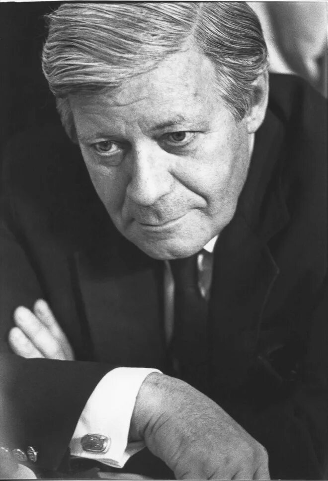 Г шмидт канцлер фрг. Гельмут генрих вальдемар шмидт. Helmut schmidt. Шмидт фрг. Шмидт фрг.