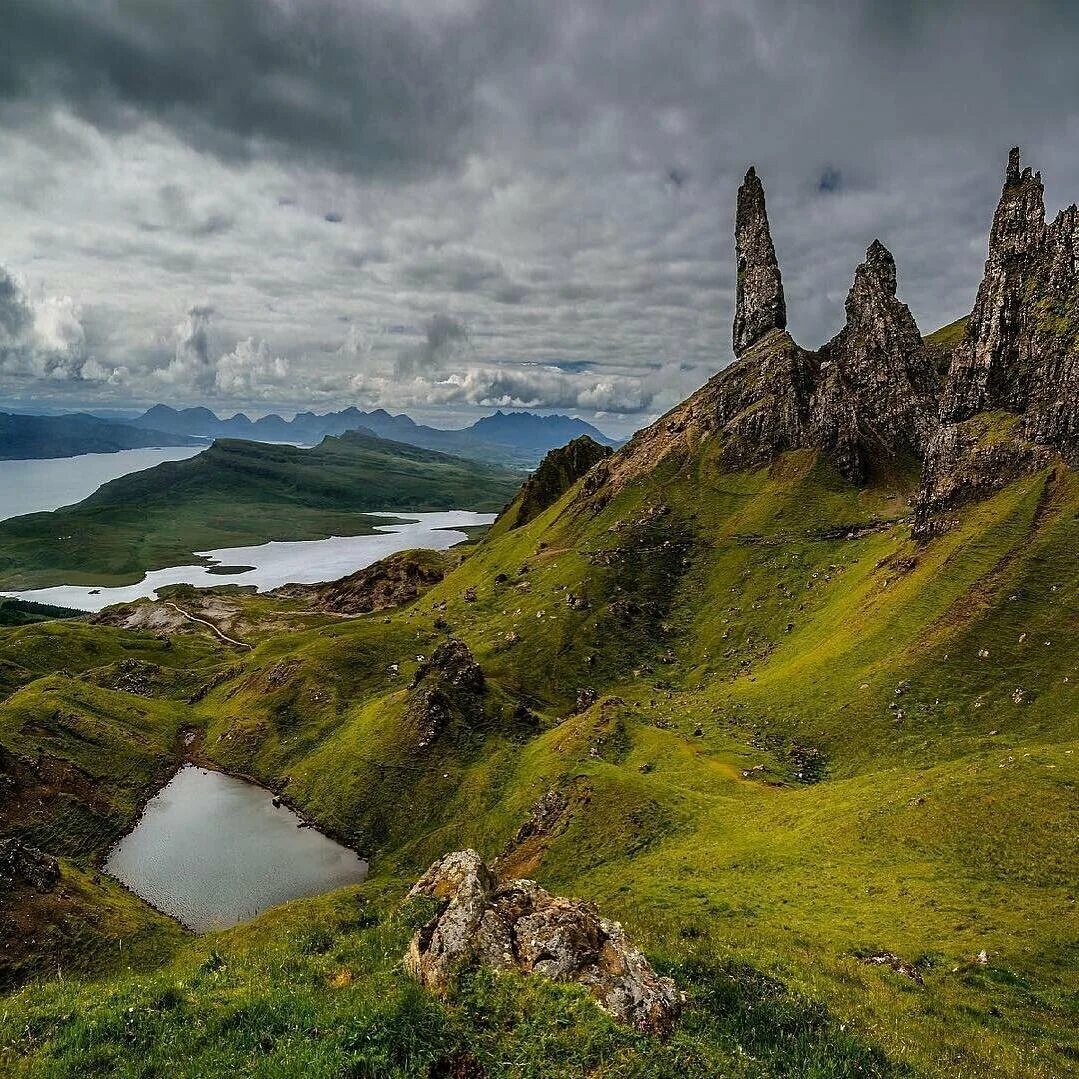 Scotland is beautiful. Остров Скай, Шотландия (Isle of Skye). Старик Сторр - остров Скай, Шотландия. Троттерниш Шотландия. Остров Скай внутренние Гебриды.