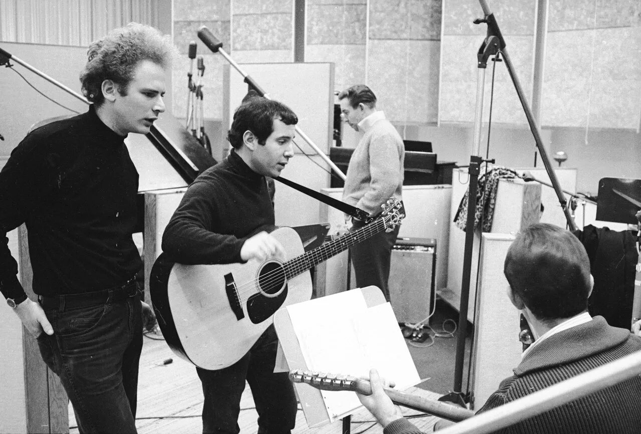 Полный список звукозаписей певца. Группа Simon & Garfunkel. Paul Simon Garfunkel. Simon & Garfunkel фото. Саймон и Гарфанкел 1969 в студии.