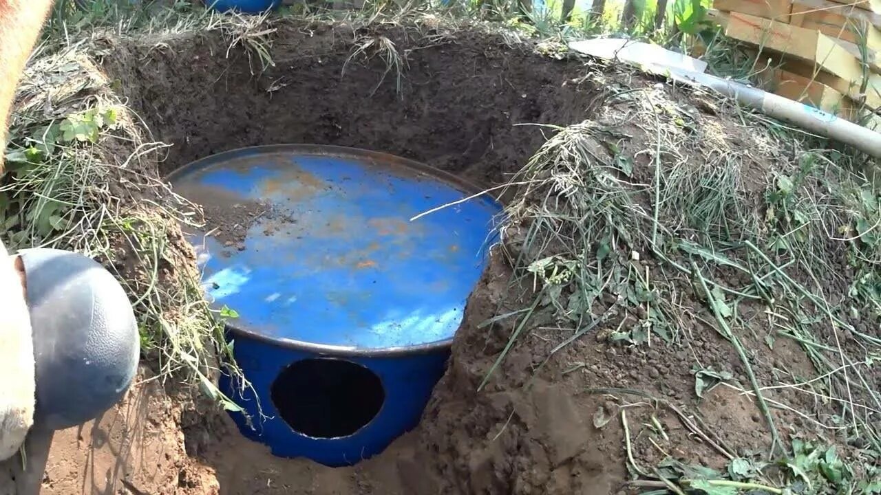 Полив дождевой водой. Септик из металлической бочки 200 л. Полив из бочки самотеком. Как слить бочку. Рекуператор дождевой воды bryza.