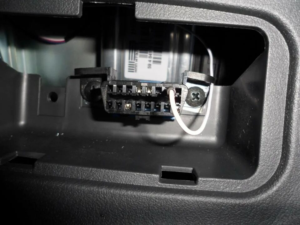 Obd приоры. Обд разъем ваз приора. разъем obd2 приора. диагностический разъём obd2 приора. лада приора obd2.