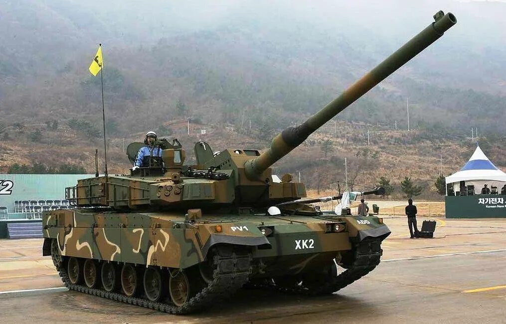 Leopard 2 pl war thunder. Леопард 1а5. Леопард 2а7. Южнокорейский танк к2 black panther. Танк к2 черная пантера.