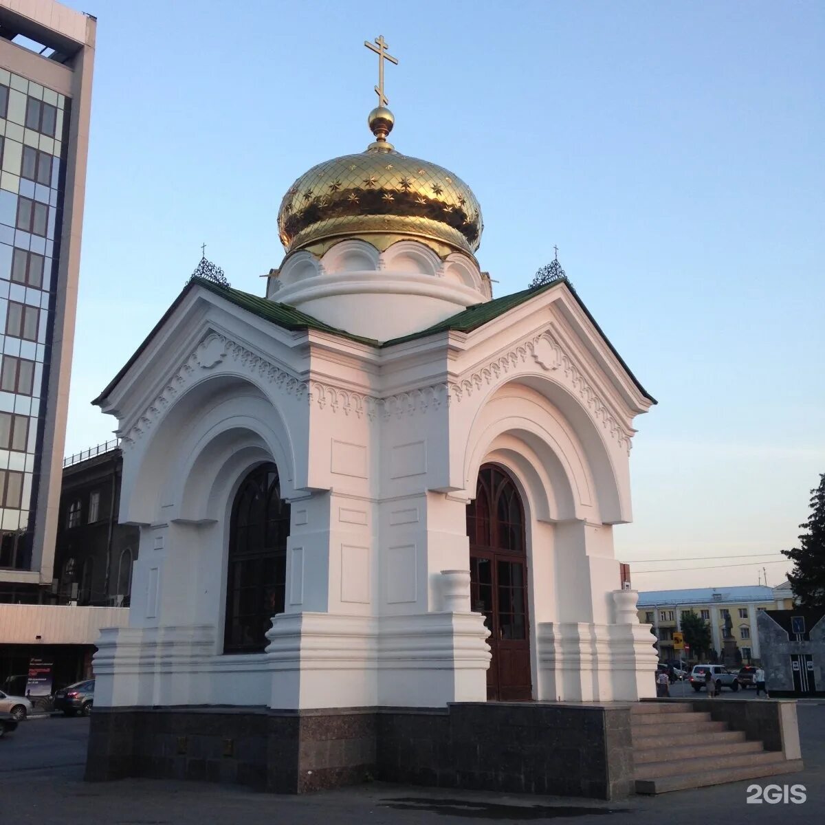 Часовня симферополь. Часовня живоносный источник саратов. часовня на театральной площади саратов. часовня иконы божией матери живоносный источник. часовня в честь иконы божией матери живоносный источник г.саратова.