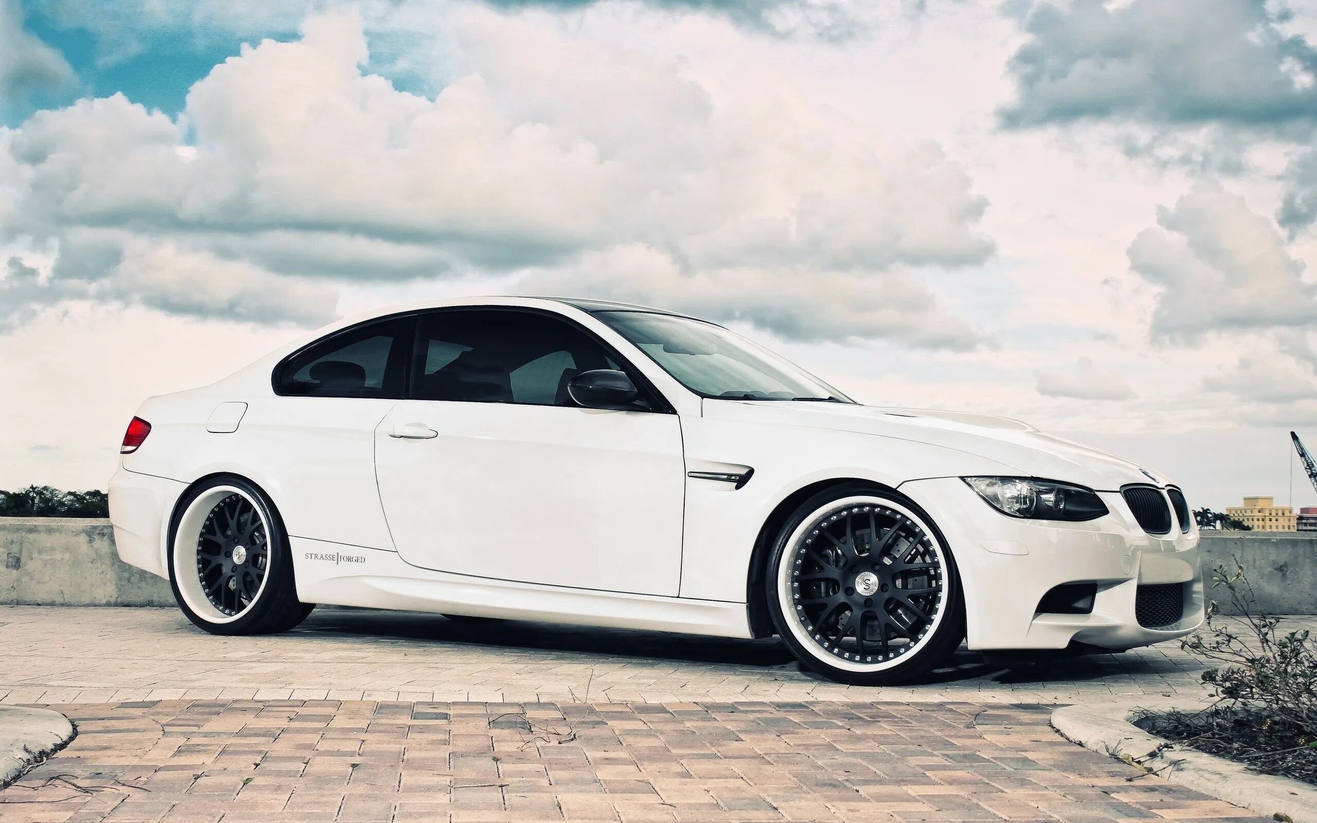 White machine. BMW m3 e92 White. BMW m3 e92 белая. BMW e92 Coupe белая. BMW m3 m белая.