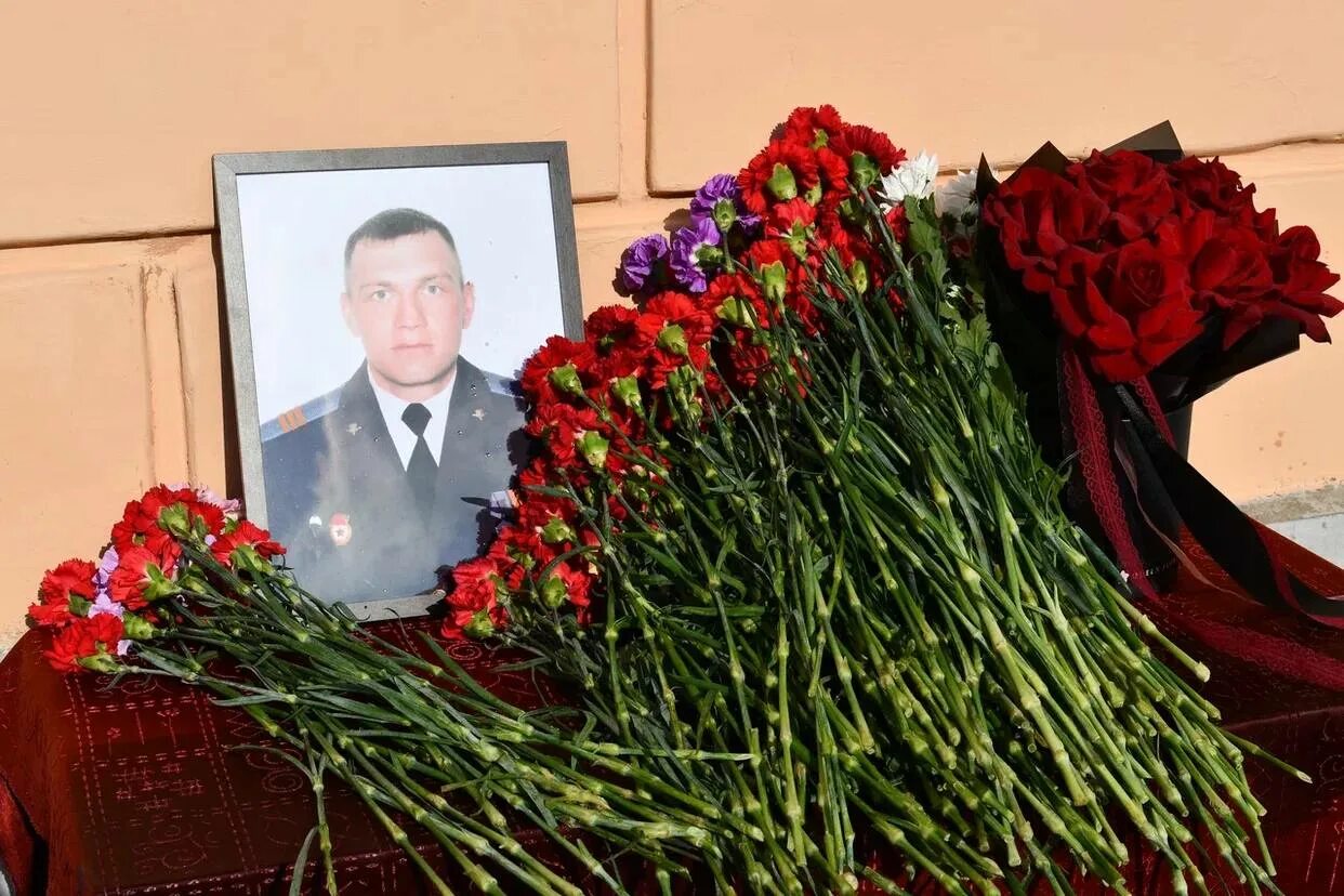 Сколько на данный момент погибло на сво. Прощание с военнослужащими. Погибшие солдаты России.