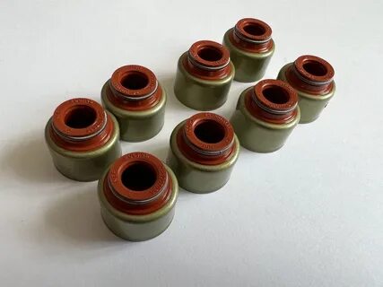Маслоотражательные колпачки