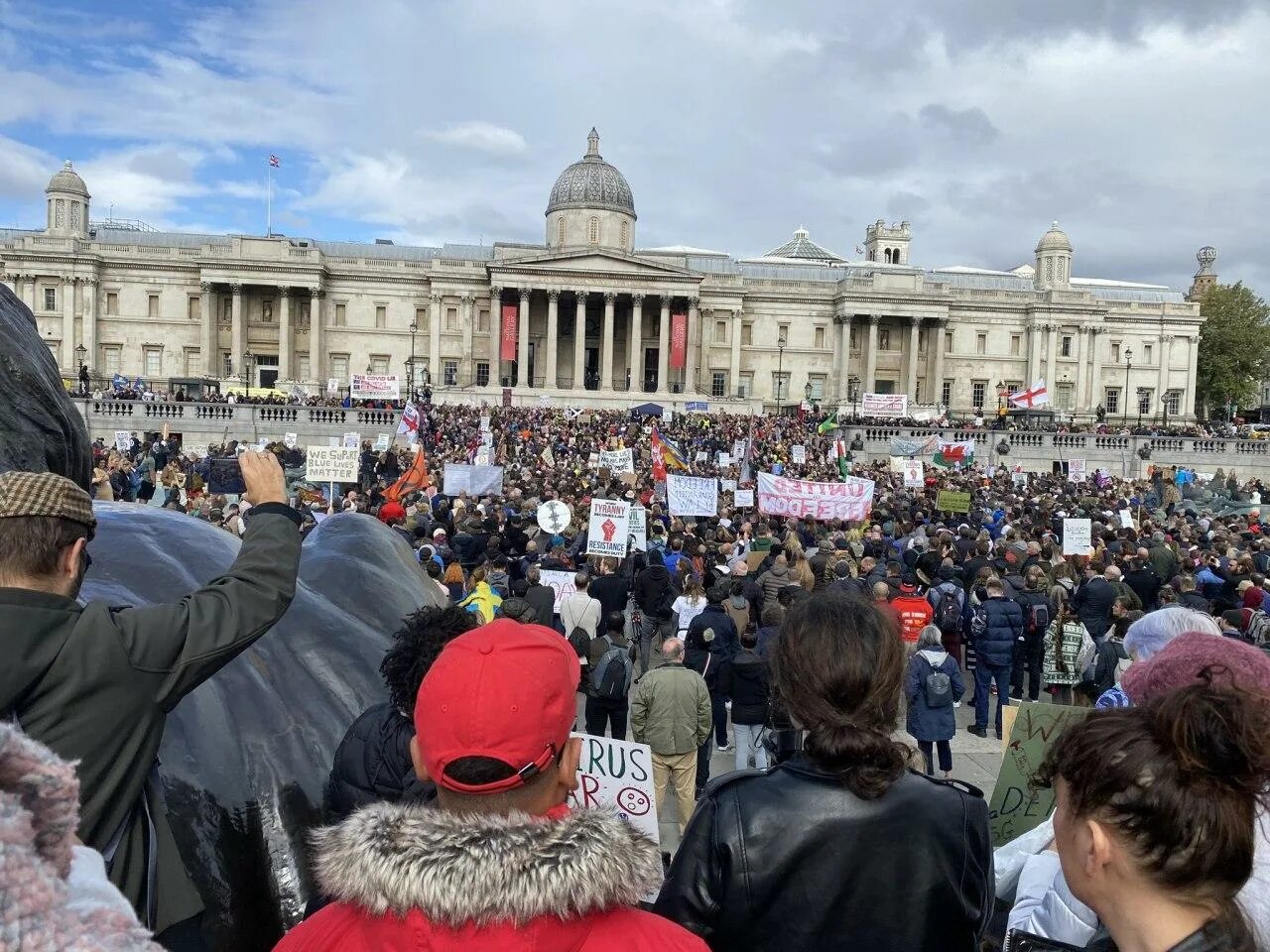 Митинги на Трафальгарской площади. Митинги в Великобритании. Демонстрации в Лондоне. Митинг против Великобритании.