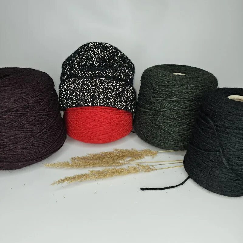 Пряжа midara angora. Клубок ниток. Клубок ниток. Твид донегал 5524. Волшебный клубочек ниток.