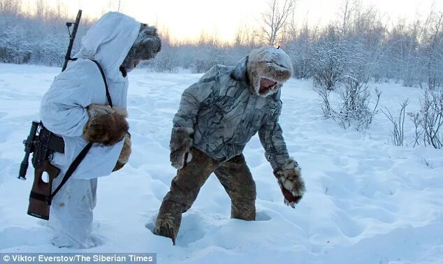 Промысловая охота сибирский охотник. Охота на рябчика осенью с манком. Таежники промысловики сибирские охотники. Охота в сибири лучшее. Охотник зимой.