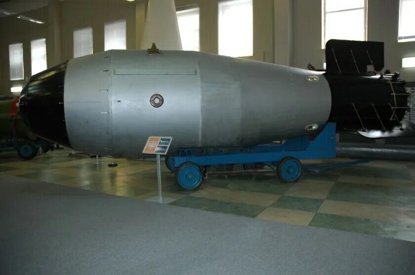 Ан602 царь-бомба. Термоядерная бомба ан602 ("Кузькина мать"). Царь бомба 58 мегатонн. Царь-бомба ан602 58 мегатонн СССР.