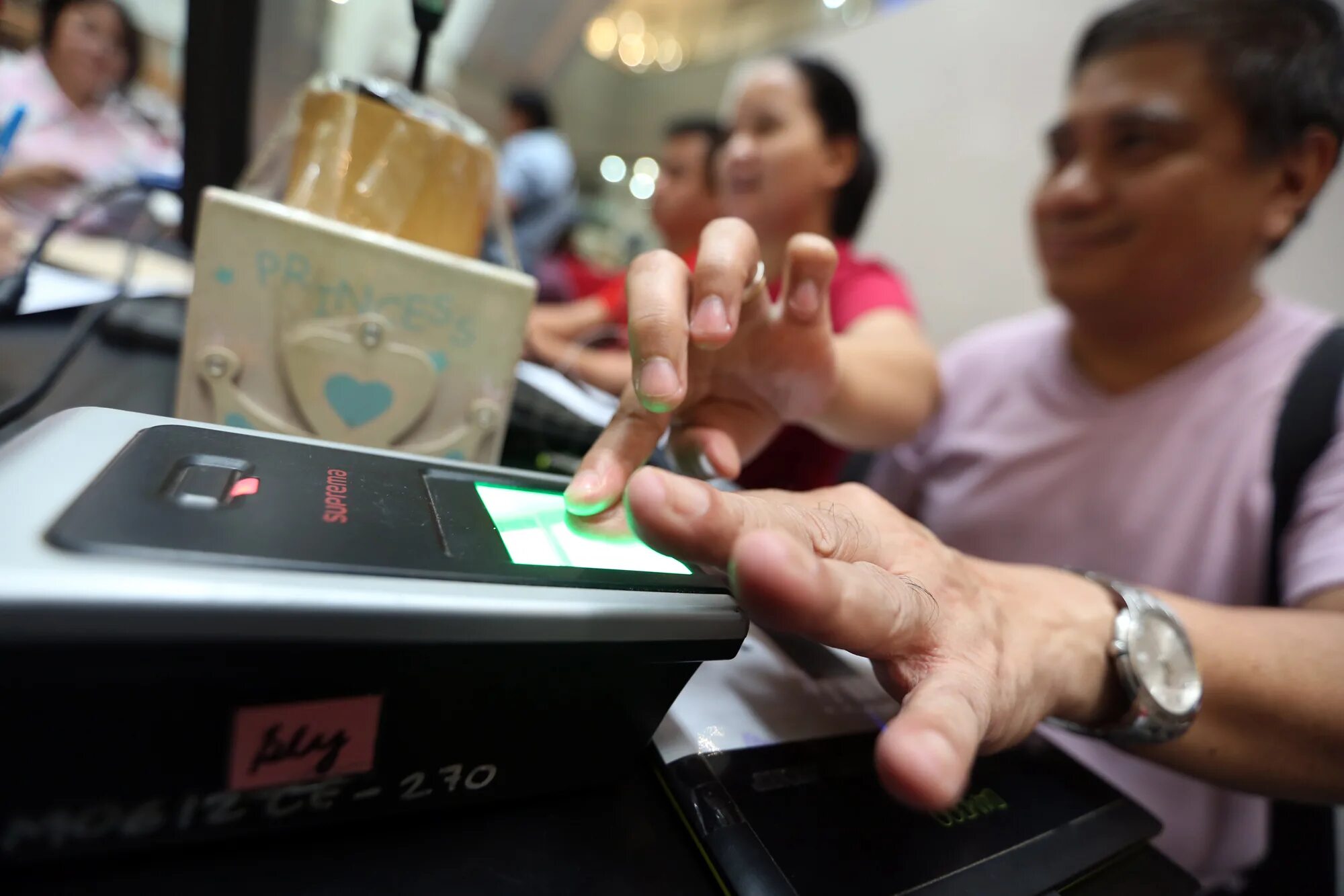 M voting. Биометрия в Китае. Биометрия в Китае картинки. Africa Biometric voters.