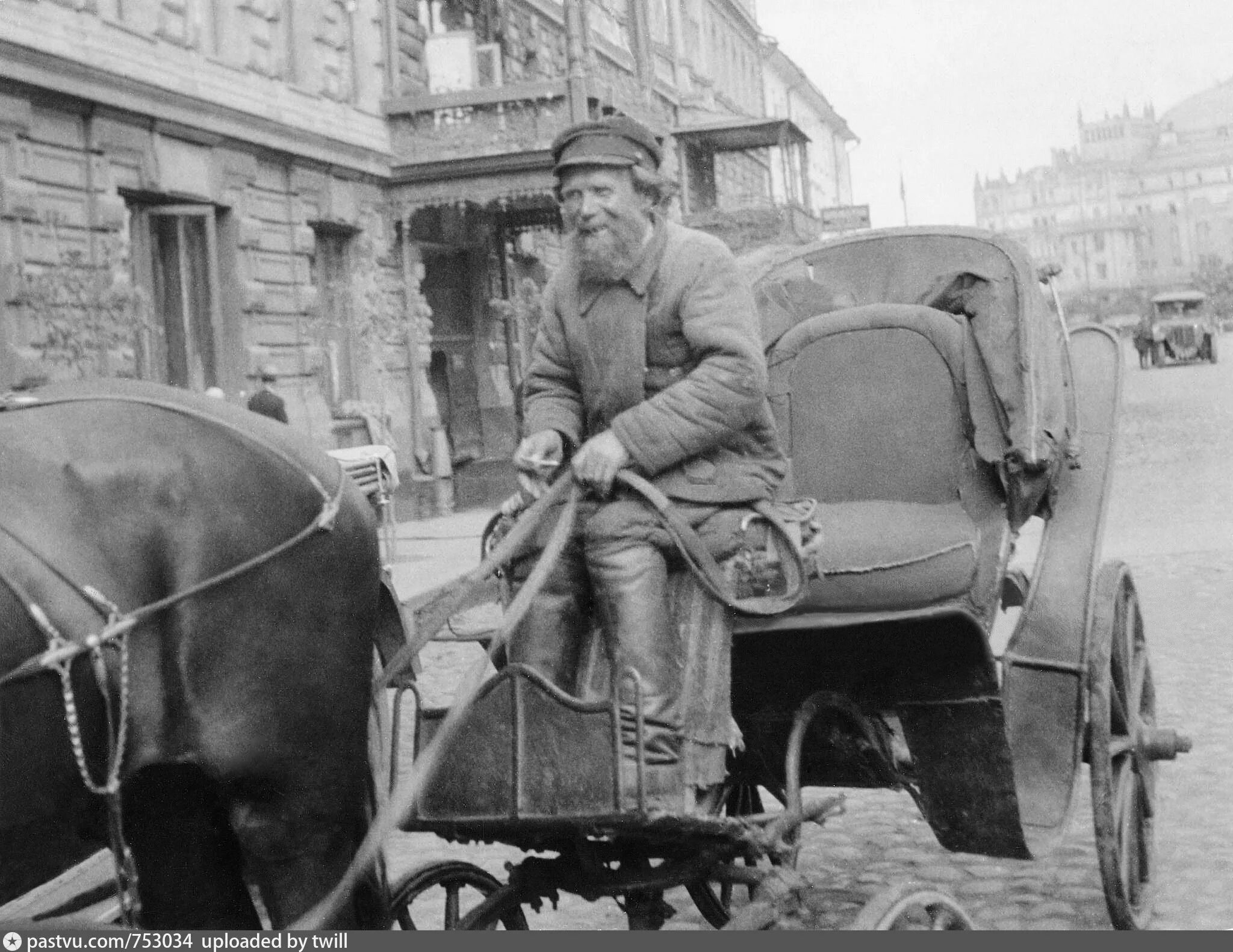 Извозчик как только подъехал к дому. «московский извозчик» (1898). извозчики 19 века. извозчики 19 века москва. ломовые извозчики в москве.