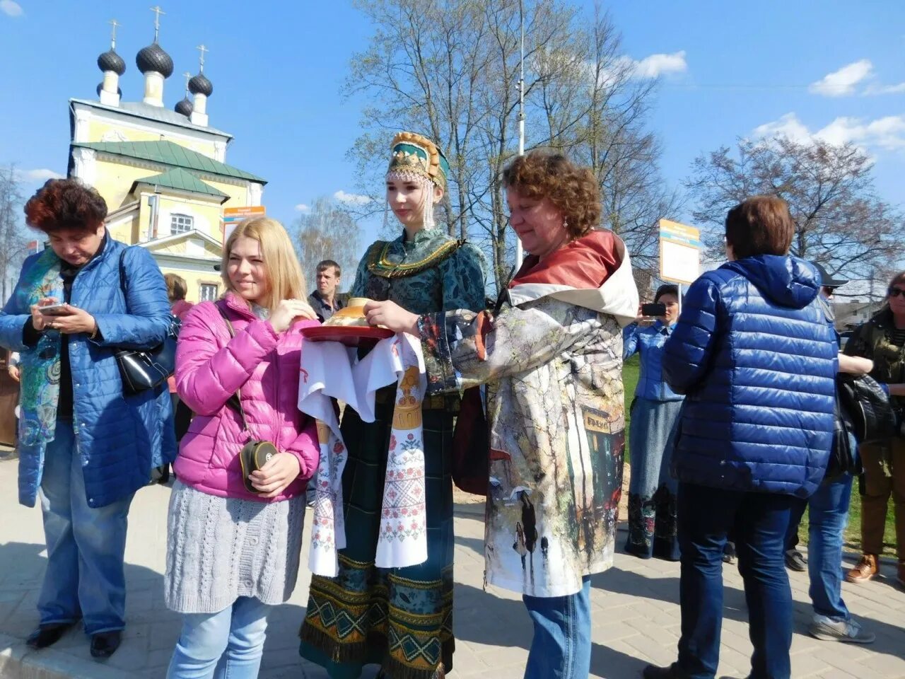 Погода в угличе на неделю самый. Диянов Углич. Углич Волга Матушка. Углич город население.