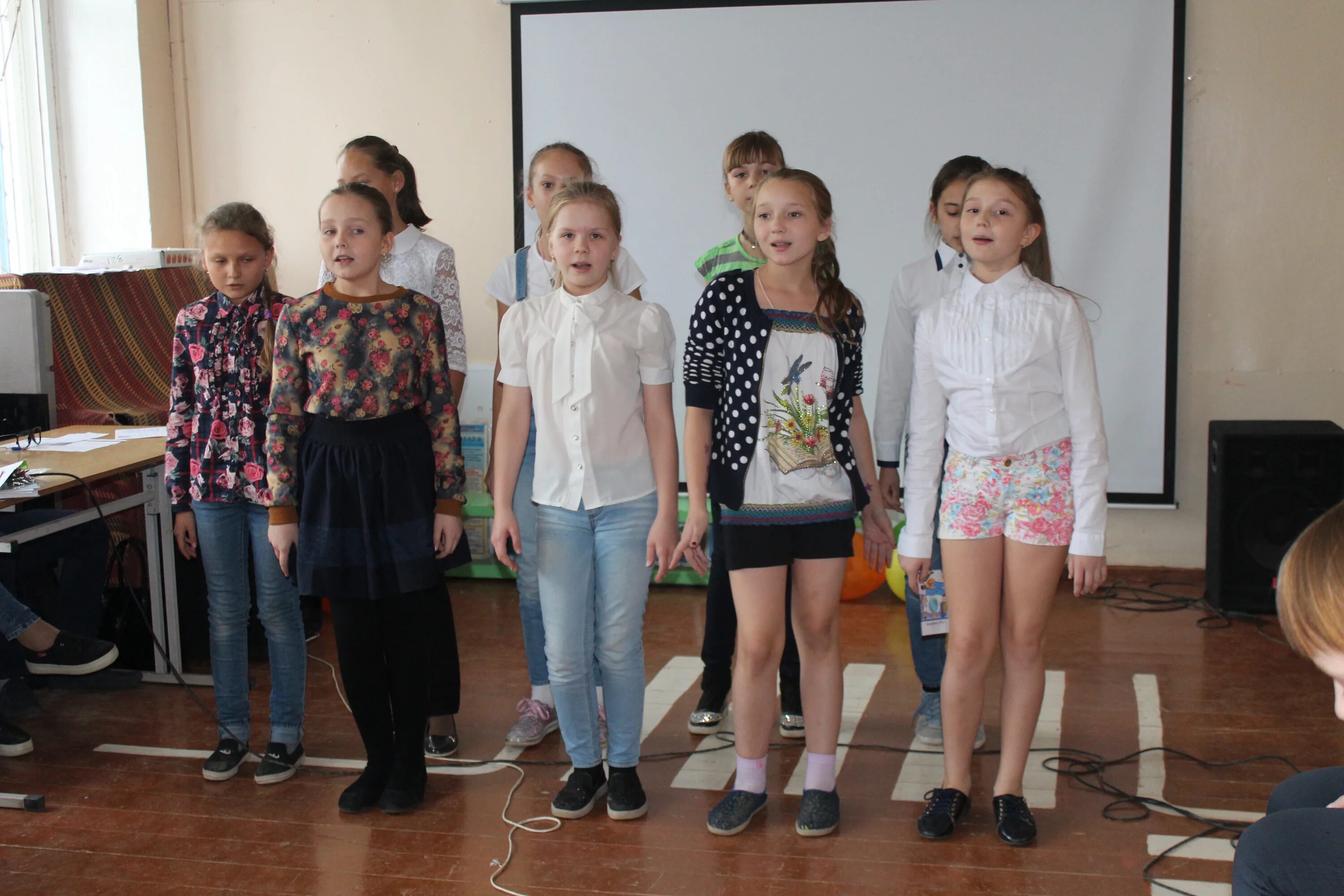 Красивые девочки 6 класс. Привлекательные шестиклассницы. Шестиклассницы в школе. Шестиклассница. Высокие шестиклассницы.