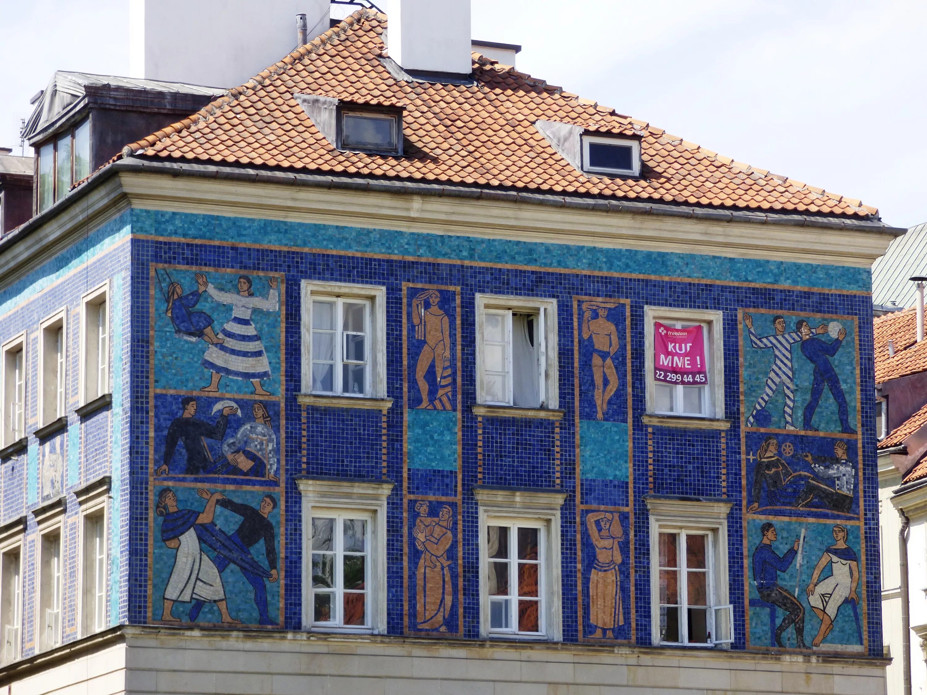 Фасада г. Дом герцога Лейхтенбергского. Дом герцога Лейхтенбергского окна. Метрополь фасад мозаика. Мозаика на фасадах зданий.