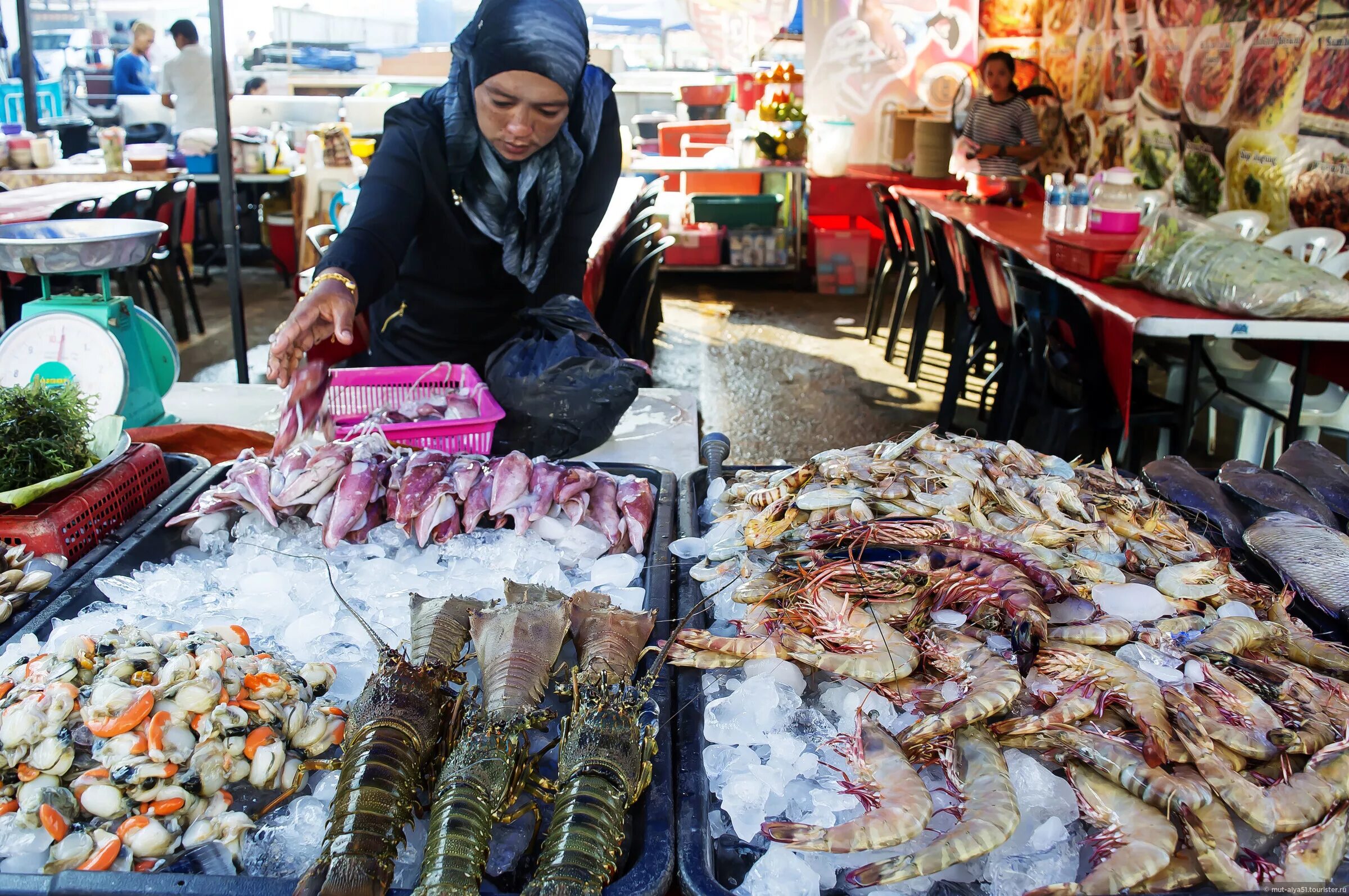 Малайзия стоимость. Central Market Куала Лумпур. Базары в Куала Лумпур. Малайзия рынок. Шоппинг Малайзия.