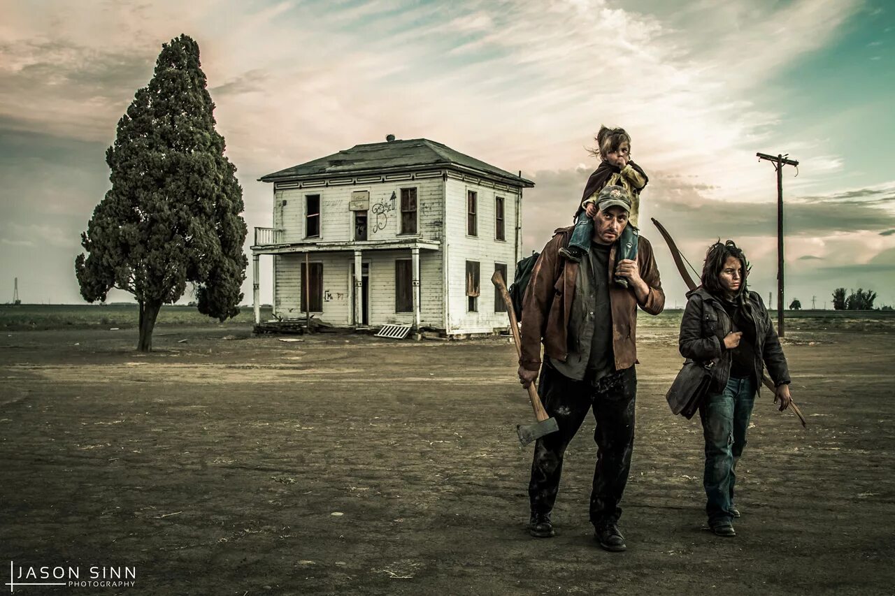 выживший после апокалипсиса. постапокалипсис семья. различные варианты будущего. будущее человечество. счастливая семья мрачный арт.