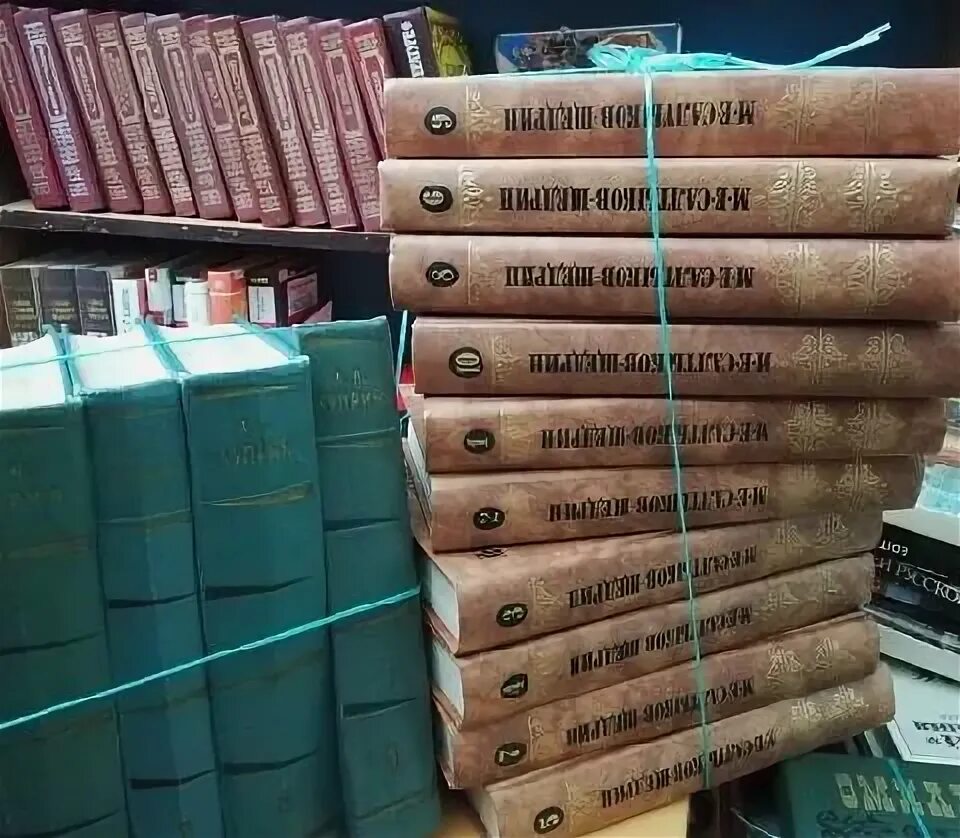 Более пятисот книг. Более пятисот книг