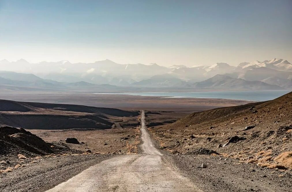 Памирский тракт киргизия. Горы памира в таджикистане. Азия тракт. Смотровая площадка курайская степь. Памирский тракт таджикистан.