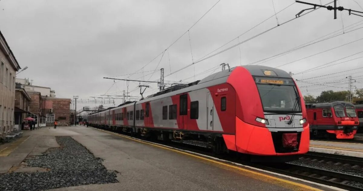 Ласточка в екатеринбург из перми. Ласточка краснокамск пермь. 802е ласточка пермь 2 екатеринбург. Ласточка пермь чусовская. Ласточка пермь-екатеринбург расписание.