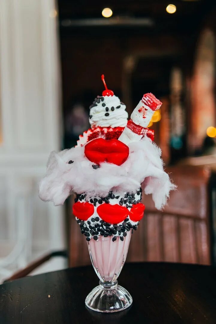 Мики монкей. Микки монкейс овершейки. кафе микки и манки спб. кафе в питере микки и манки. микки маус кафе санкт-петербург.