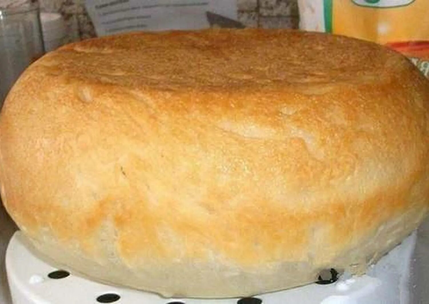 Хлеб домашний дрожжевой. Домашний хлеб в мультиварке. Белый хлеб в мультиварке. Домашний хлеб на дрожжах в духовке. Пошаговый рецепт хлеба на сковороде