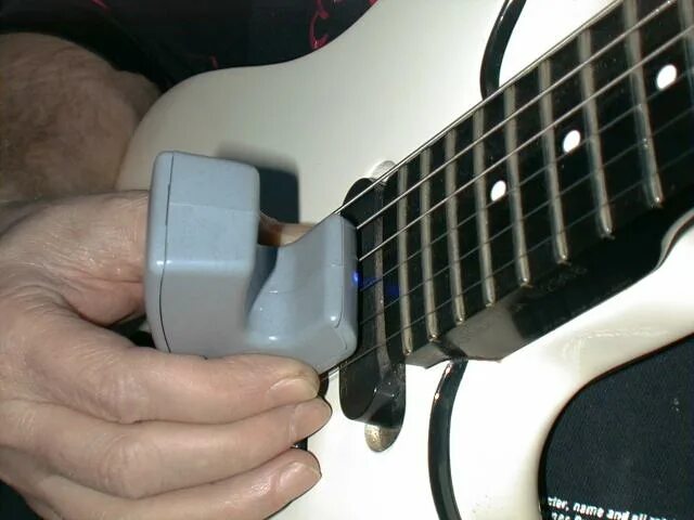 Гитарный электросмычок ebow plus. E bow. Ebow для гитары. Ebow для гитары. Смычок ebow.