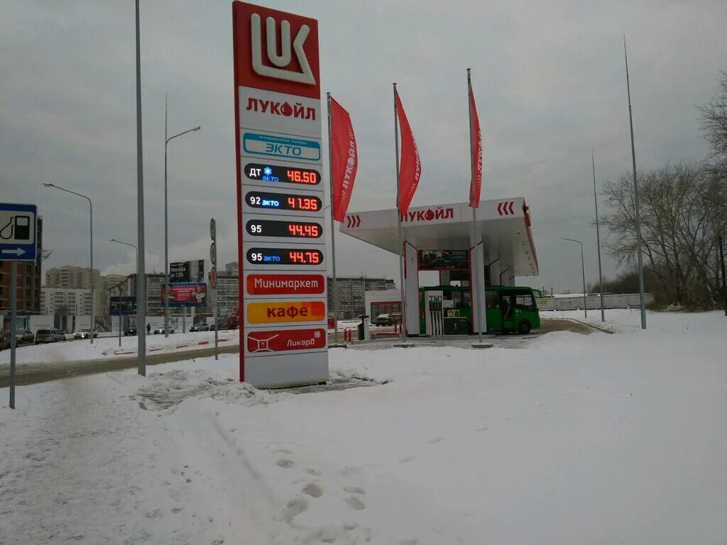 Фронтовых бригад 19 екатеринбург. Лукойл экто. Полевской тракт екатеринбург. Азс лукойл екатеринбург. Лукойл уфа.