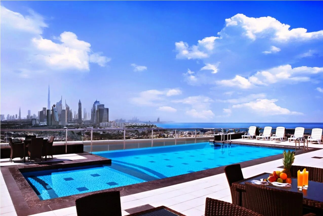 Park regis by prince dubai islands. Отель Park Regis Kris kin Hotel 5. Парк Реджис Дубай отель. St Regis Dubai бассейн на крыше.