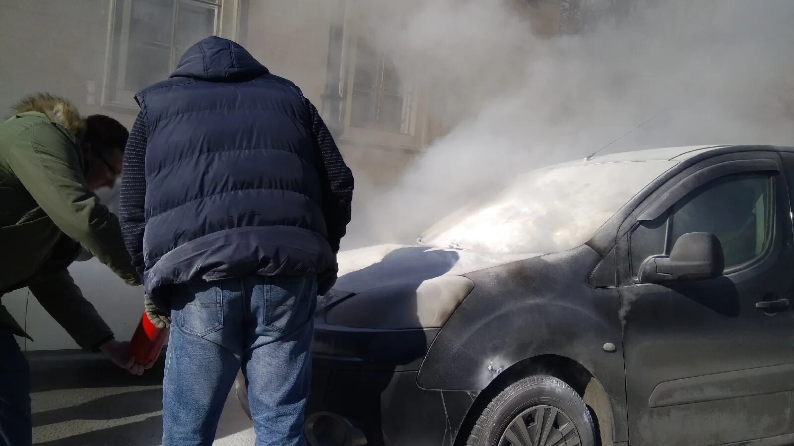 Почему горят пежо. Авария в Санкт Петербурге вчера. 01.04.2020 Авария Санкт-Петербург.